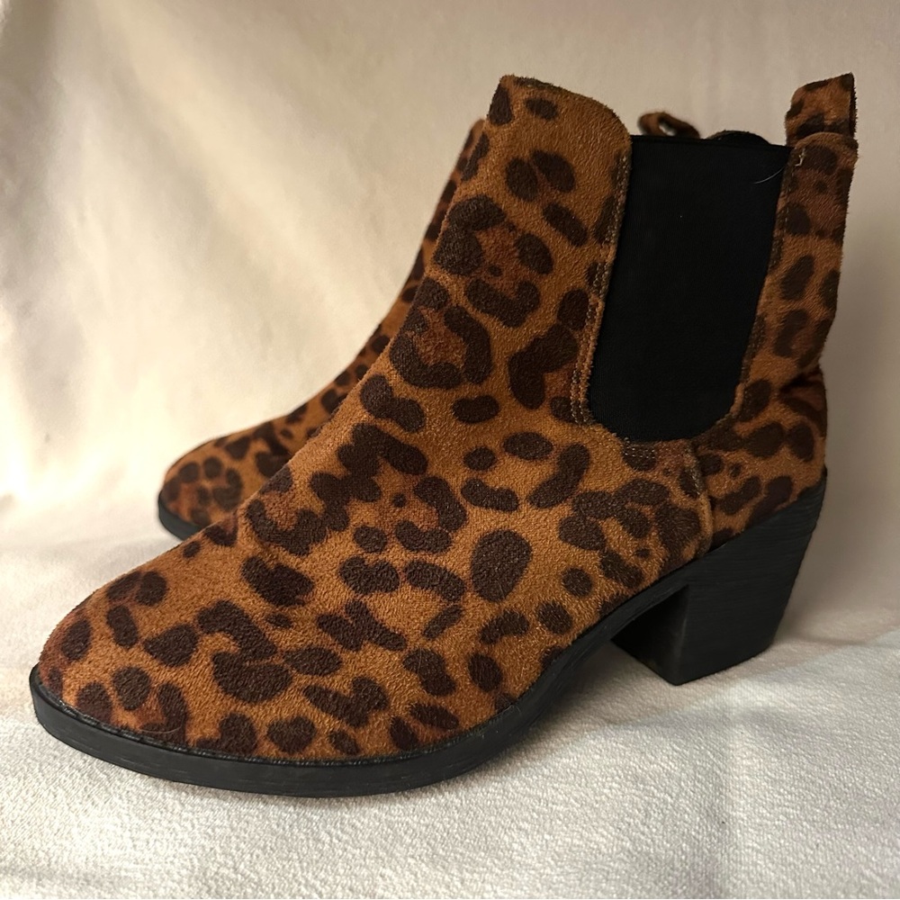 Etc. Animal Print Ankle Boots 9 - Picture 3 of 7